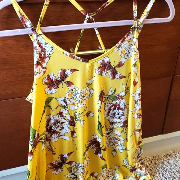 Yellow top - Picture 2 of 4